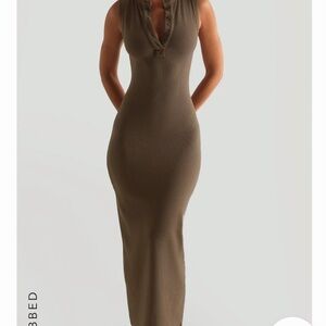 Chic Sleeveless Maxi Dress in Olive